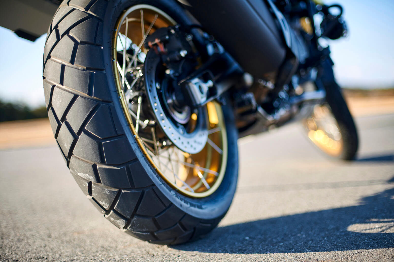 DL1050RR_RJM3_action_46